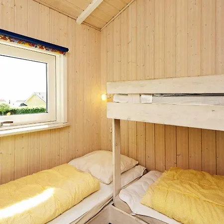 8 Person In Sjolund-by Traum *