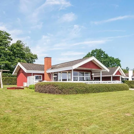 8 Person In Sjolund-by Traum Feriehus Binderup Strand