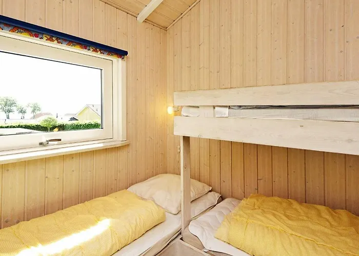 8 Person In Sjolund-by Traum *